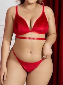 Plus Size Cut-Out Bra & Panty Lingerie Set - Red - View 6