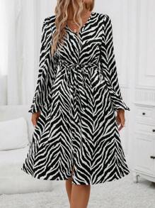 SHEIN Clasi 斑馬紋燈籠袖繫腰帶洋裝 - 黑與白 - 查看 4