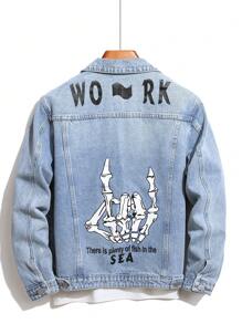 Manfinity EMRG 男士骷髏手和字母圖案牛仔夾克不帶T恤 - 淺色水洗藍 - 查看 1