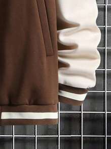 Manfinity Roughcore 男士大码1入組標語和卡通圖案雙色條紋飾邊學院風夾克 - 彩色 - 查看 4