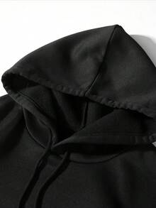 Manfinity EMRG 寬鬆版男士口號和人物圖形燙印連帽衛衣,帶有袋和拉繩閉合 - 黑色 - 查看 7