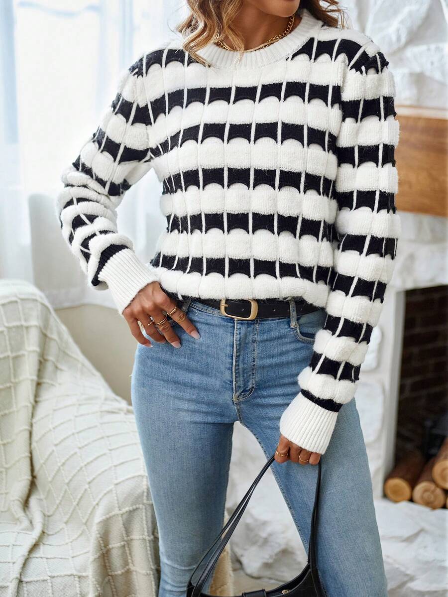 SHEIN LUNE 撞色圓領套頭毛衣 - 黑與白 - 查看 1