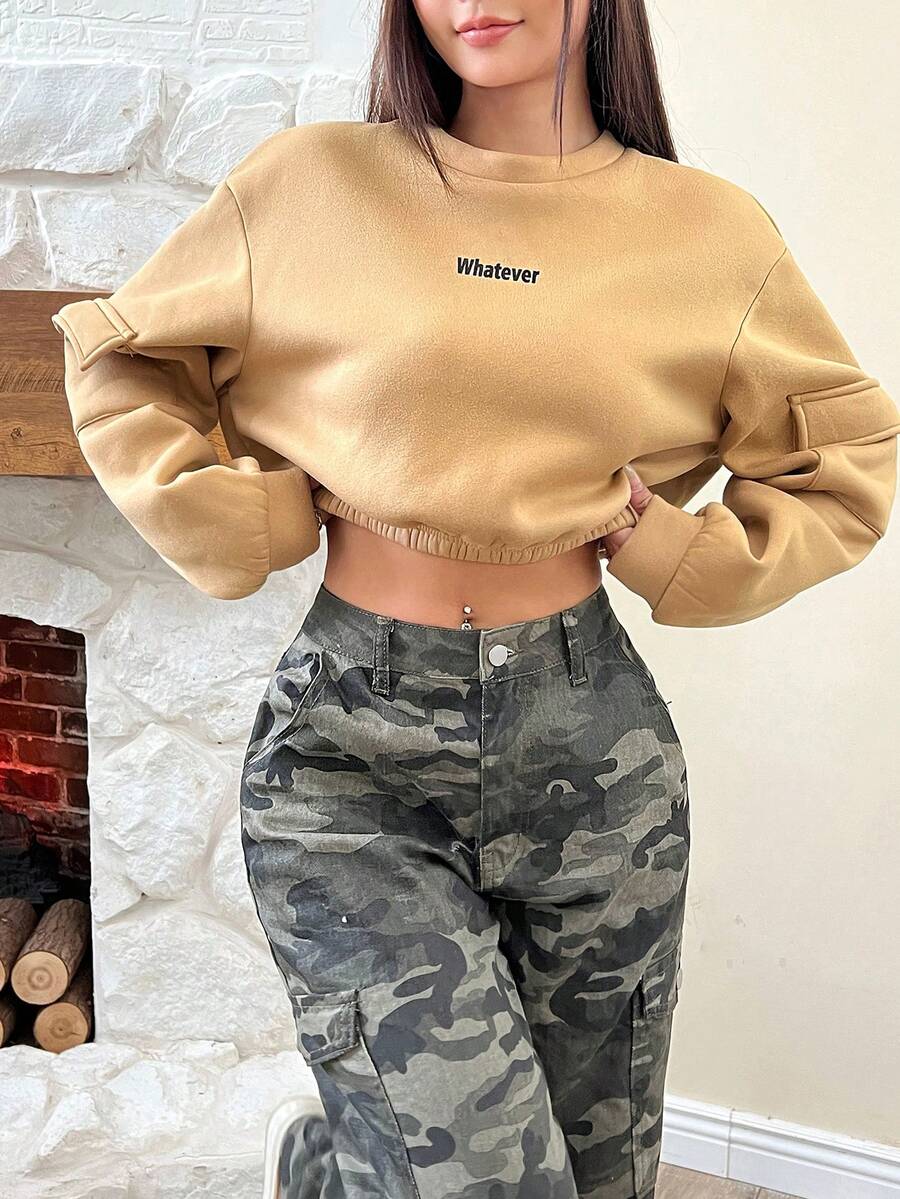 SHEIN EZwear Đồ họa Chữ cái Túi có nắp Thả vai Áo len crop - Màu Khaki - Xem 1