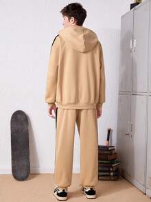 SHEIN 青少年男孩字母圖案拼接側邊接縫連帽衫和運動褲 - 駝色 - 查看 2