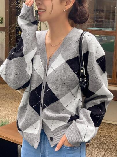 DAZY Cárdigan con botones y caída de hombros, estampado de argyle, prenda de punto suelta con cuello en V para mujer, uso casual en primavera/otoño, en color gris geométrico, de manga larga