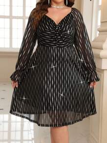 SHEIN LUNE 大碼雞心領口荷葉袖亮片洋裝 - 彩色 - 查看 5