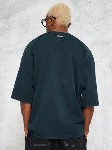 SUMWON 插肩袖水洗 T 恤，带有 Hug Dealer 图形印花 - 墨綠色 - 查看 6