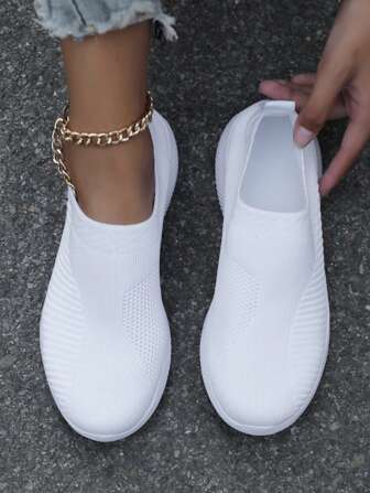 Black Fabric Round Toe Flat Lace-Up Short Boots For Winter, Build For Gym Christmas And Ice-Snow Festival Outfit