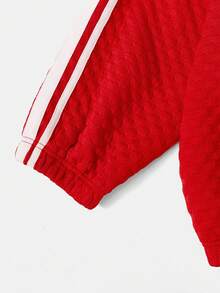 SHEIN EZwear Hơn 1 Miếng Thư được vá Sọc Bên Tay Raglan Áo khoác & 1 Miếng Quần short - Đỏ - Xem 4