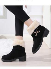 女性新款棕色的雪地靴時尚短靴受歡迎在歐美,長毛絨加厚濃烈香調雪地靴帶中跟和復古圓頭金屬扣裝飾,女性冬天靴子摩托車靴子 - 黑色 - 查看 3