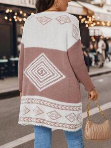 Calvaya Áo khoác cardigan hở vai họa tiết hình học cỡ lớn - Nhiều màu - Xem 2