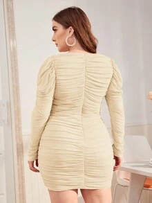 SHEIN Belle 大碼雞心領口褶邊網紗緊身洋裝 - 米色 - 查看 2