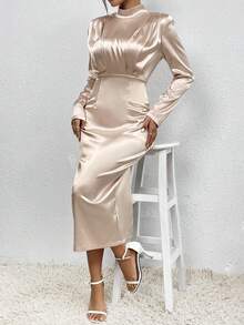 SHEIN Privé 小高領後背開衩緞面緊身洋裝 - 杏色 - 查看 4