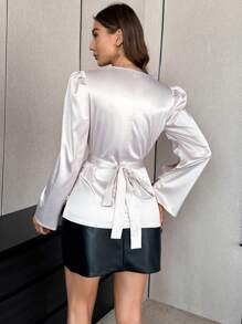 SHEIN Privé 垂領荷葉袖緞面襯衫 - 杏色 - 查看 2