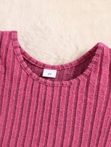 SHEIN 年輕女孩字母拼貼細節小高領高低下擺 T 恤和背心連身裙 - 玫紅色 - 查看 5