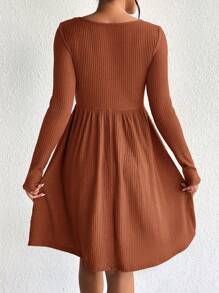 SHEIN Maternidad Vestido tejido de canalé con diseño de botón - Óxido marrón - Ver 2