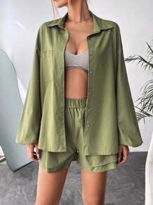 SHEIN Essnce Camisa unicolor con botón delantero de hombros caídos & Shorts