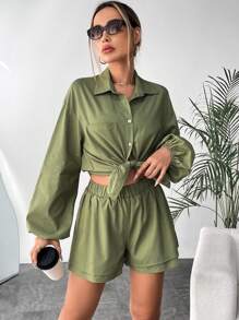 SHEIN Essnce Camisa unicolor con botón delantero de hombros caídos & Shorts