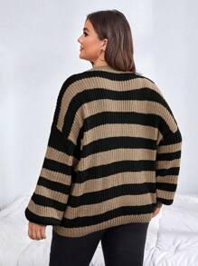 Calvaya Talla grande Jersey con patrón de rayas de hombros caídos - Caqui - Ver 2