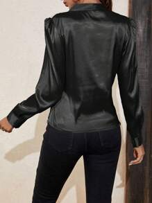 Chiquease 素色交疊領緞面襯衫 - 黑色 - 查看 2