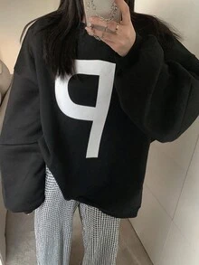 DAZY Pullover amplio con estampado de letra de hombros caídos - Negro - Ver 5