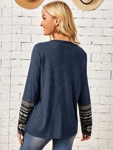 EMERY ROSE 幾何印花缺口領紐扣細節T恤 - 藍色 - 查看 2