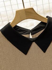 SHEIN CURVE+ 大碼拼接領後鎖孔襯衫 - 卡其色 - 查看 6