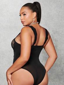 SHEIN BAE Plus Contrast Lace Crisscross Front Bodysuit - Black - View 2