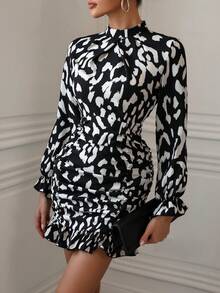 SHEIN Clasi Vestido ajustado con estampado de manga amplia bajo con fruncido - Negro - Ver 6