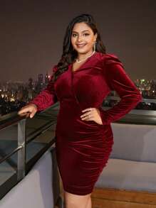 SHEIN Frenchy Plus Surplice Neck Ruched Side Velvet Bodycon Dress Concert Outfits, For Thanksgiving - Burgundy - View 4