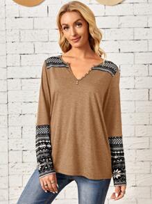 EMERY ROSE 幾何印花缺口領T恤 - 卡其色 - 查看 1