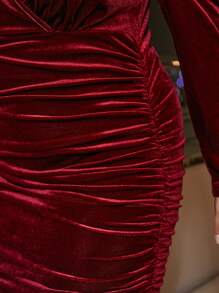 SHEIN Frenchy Plus Surplice Neck Ruched Side Velvet Bodycon Dress Concert Outfits, For Thanksgiving - Burgundy - View 7