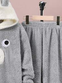 SHEIN 男大童卡通刺繡3D耳朵設計連帽法蘭絨連帽衫和褲子睡衣套裝 - 淺灰色 - 查看 4