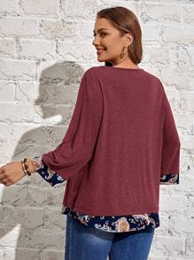 EMERY ROSE Áo thun họa tiết hoa viền bất đối xứng - Màu Đỏ Sâu - Xem 2