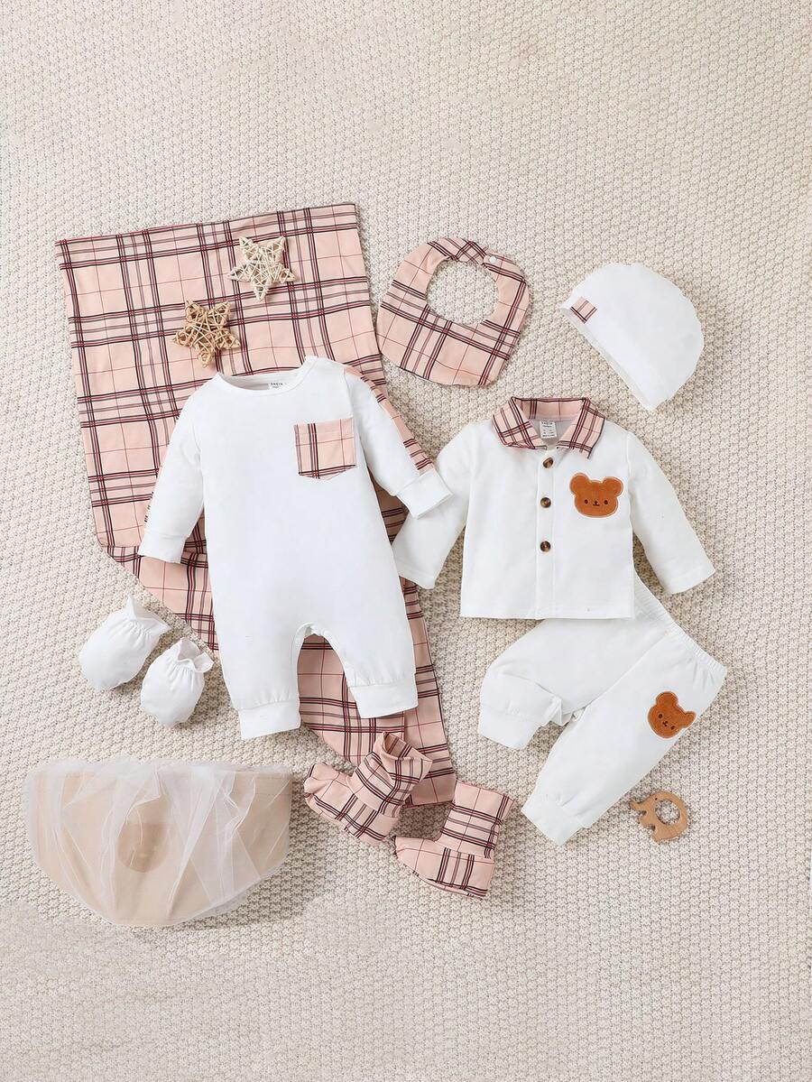 SHEIN 男嬰熊格紋T恤和褲子&連身褲&帽&圍兜&1雙手套&1雙襪子&襁褓毯子 - 彩色 - 查看 1