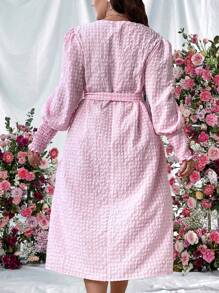 Celure 大碼格紋印花燈籠袖繫腰帶洋裝 - 粉色 - 查看 2