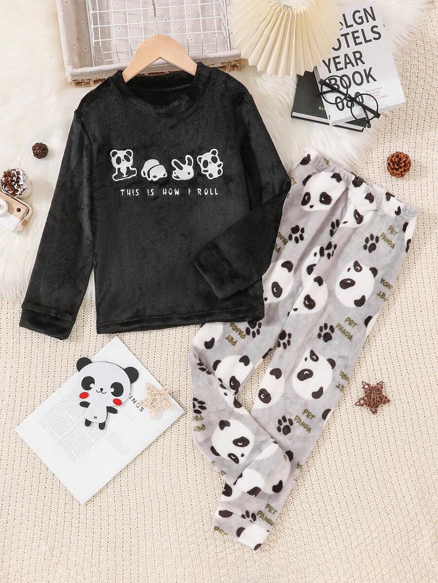 男大童刺繡貓熊&標語圖案絨布睡衣套裝 - 黑色 - 查看 1