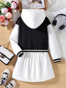 SHEIN 女大童字母貼布條紋飾邊連帽夾克&百褶半身裙 - 黑與白 - 查看 2