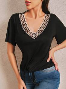 SHE(IN) BRASIL 拼接水溶蕾絲邊緣下擺打結T恤 - 黑色 - 查看 2