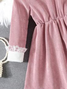 SHEIN Cô Gái Trẻ Thêu hoa Cổ tròn Ren tương phản Vải to sợi Đầm - Hồng - Xem 6