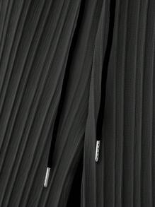 Manfinity Homme 男士素色前排扣襯衫&腰部抽繩短褲 - 黑色 - 查看 5