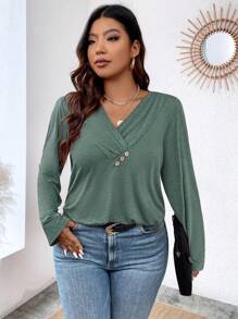 Calvaya 大碼紐扣細節褶邊V領T恤 - 墨綠色 - 查看 3