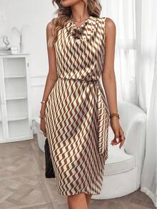 SHEIN Unity 滿版印花垂領荷葉邊圍裹連衣裙 - 棕色 - 查看 3