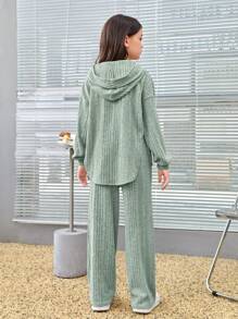 SHEIN تي شيرت وبنطلون مدرز بالحروف منخفض الاكتاف قبعة بنت طفل