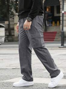 Manfinity LEGND Calça cargo casual masculina com detalhe de patch de letra, bolsos com abas, cintura lateral com cordão - Chumbo - Visão 4