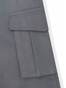 Manfinity LEGND Calça cargo casual masculina com detalhe de patch de letra, bolsos com abas, cintura lateral com cordão - Chumbo - Visão 6