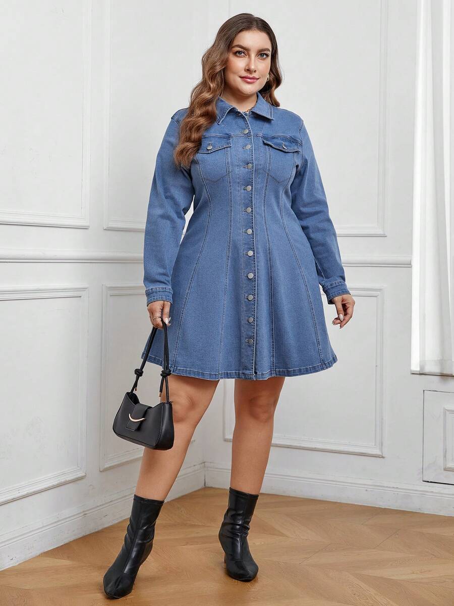 SHEIN Privé 大碼翻蓋細節前紐扣牛仔洋裝 - 中等水洗藍 - 查看 1