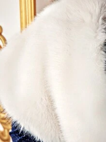 Modelyn Hơn Mở Mặt trước 	
Fuzzy áo - trắng - Xem 3