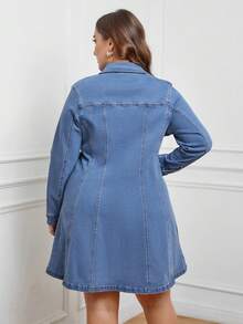 SHEIN Privé 大碼翻蓋細節前紐扣牛仔洋裝 - 中等水洗藍 - 查看 2