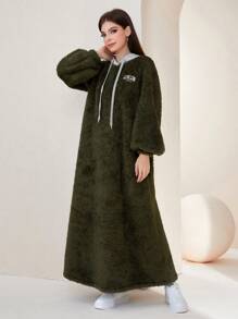 Mulvari 字母刺繡落肩袖抽繩連帽絨毛洋裝 - 綠色 - 查看 3